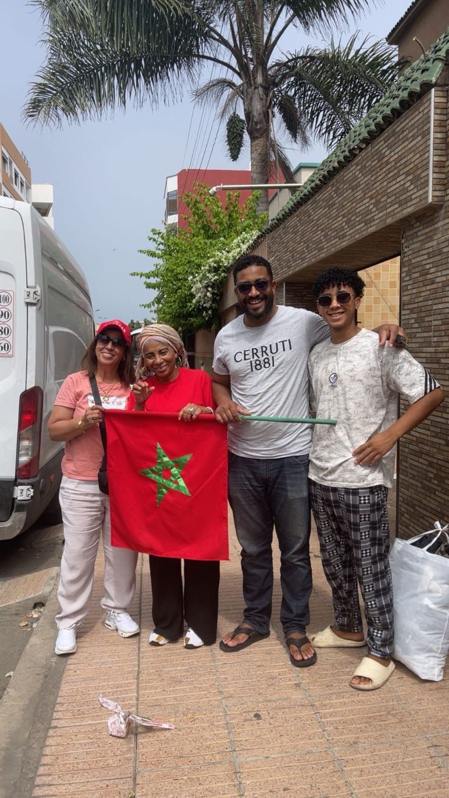 Départ de la collecte avec le drapeau marocain